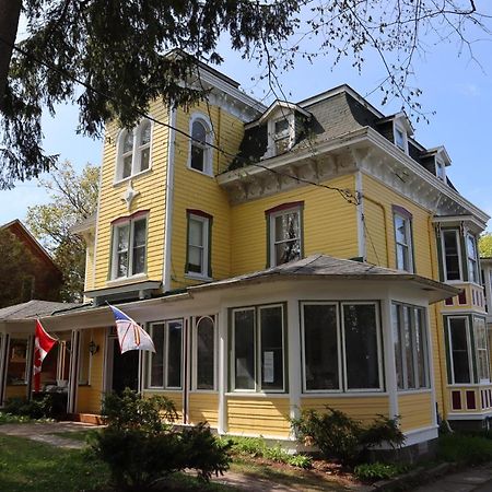 Pangea House Bed and Breakfast Gananoque Eksteriør billede