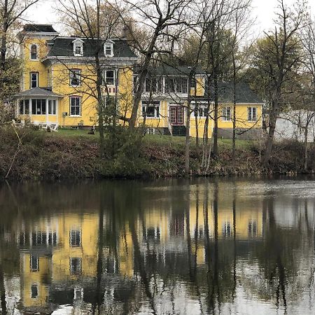 Pangea House Bed and Breakfast Gananoque Eksteriør billede