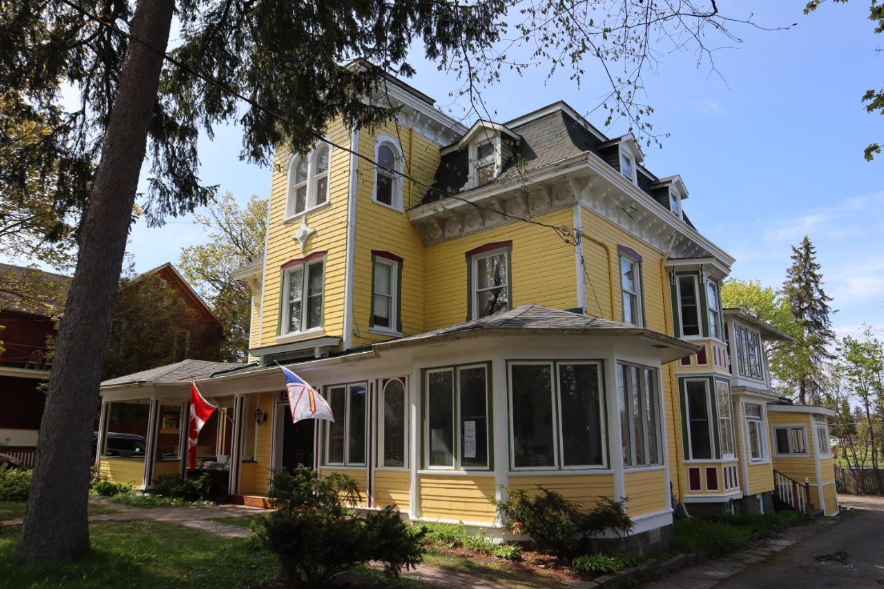 Pangea House Bed and Breakfast Gananoque Eksteriør billede