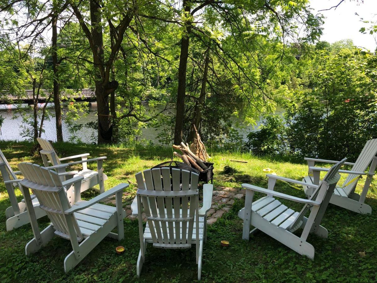 Pangea House Bed and Breakfast Gananoque Eksteriør billede